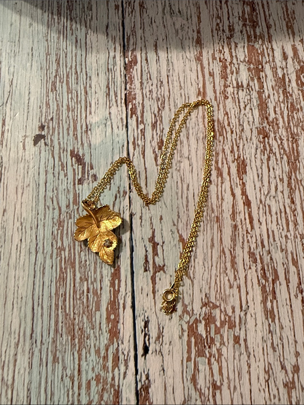 Vintage Avon 1978 gold leaf necklace